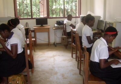 Proyecto de formación de los maestros del Centro de estado Tom mboya, Centro integrado Nana Mangué y Centro Lucero. Pago profesorado